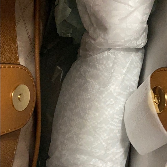 Michael Kors Bowery Small Hobo - Picture 4 of 5